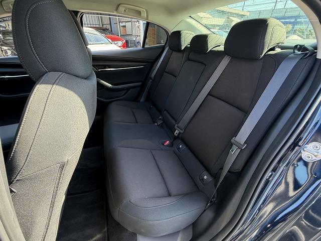 ＭＡＺＤＡ３セダン ２０Ｓプロアクティブ　フルセグナビ・Ｂカメラ・ＢＴオーディオ・ＬＥＤライト・ＨＵＤ・ＡＣＣ・ＬＫＡ・ＢＳＭ・Ｃソナー・パドルシフト・スマキー・ＵＳＢ・ドアバイザー・プライバシーガラス・１８ＡＷ・本革ステア（29枚目）