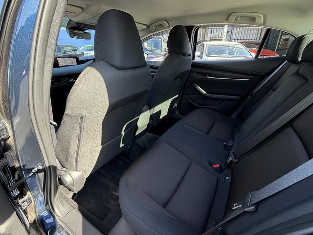 ＭＡＺＤＡ３セダン ２０Ｓプロアクティブ　フルセグナビ・Ｂカメラ・ＢＴオーディオ・ＬＥＤライト・ＨＵＤ・ＡＣＣ・ＬＫＡ・ＢＳＭ・Ｃソナー・パドルシフト・スマキー・ＵＳＢ・ドアバイザー・プライバシーガラス・１８ＡＷ・本革ステア（30枚目）