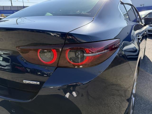 ＭＡＺＤＡ３セダン ２０Ｓプロアクティブ　フルセグナビ・Ｂカメラ・ＢＴオーディオ・ＬＥＤライト・ＨＵＤ・ＡＣＣ・ＬＫＡ・ＢＳＭ・Ｃソナー・パドルシフト・スマキー・ＵＳＢ・ドアバイザー・プライバシーガラス・１８ＡＷ・本革ステア（43枚目）