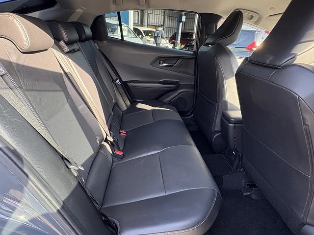 プリウス Ｚ　セーフティセンス・フルセグ・全周囲カメラ・Ｃａｒｐｌａｙ・ＢＴオーディオ・ＥＴＣ２．０・デジタルミラー・パワーバックドア・パーキングアシスト・ＡＣ１００Ｖ・Ｃソナー・ＢＳＭ・ＲＣＴＡ・純正１９ＡＷ（7枚目）