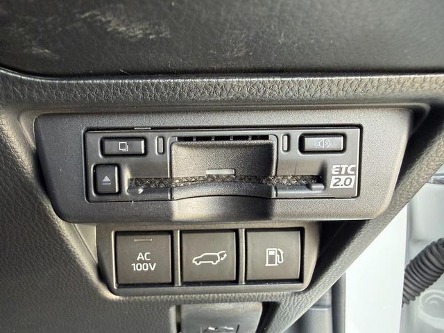 プリウス Ｚ　セーフティセンス・１２．３型フルセグナビ・Ｃａｒｐｌａｙ・全周囲カメラ・ＥＴＣ２．０・パワーバックドア・ＡＣ１００Ｖ電源・パーキングアシスト・デジタルミラー・Ｃソナー・ＢＳＭ・ＲＣＴＡ・純正１９ＡＷ（15枚目）