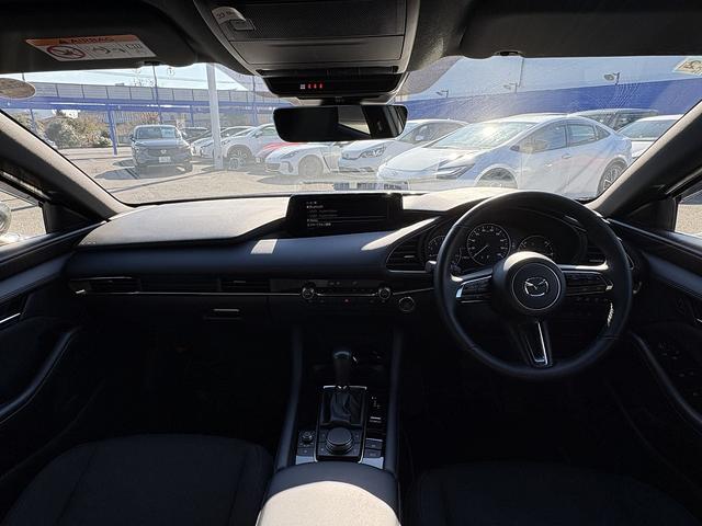 ＭＡＺＤＡ３ファストバック ２０Ｓ　ツーリング　ｉ－ＡＣＴＩＶＳＥＮＳＥ・フルセグナビ・全周囲カメラ・Ｃａｒｐｌａｙ・ＢＴオーディオ・ＨＤＭＩ・ワイヤレス充電・パワーシート・シート＆ステアヒーター・パドルシフト・革ステア・Ｃソナー・ＢＳＭ・１８ＡＷ（5枚目）