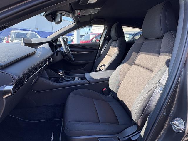ＭＡＺＤＡ３ファストバック ２０Ｓ　ツーリング　ｉ－ＡＣＴＩＶＳＥＮＳＥ・フルセグナビ・全周囲カメラ・Ｃａｒｐｌａｙ・ＢＴオーディオ・ＨＤＭＩ・ワイヤレス充電・パワーシート・シート＆ステアヒーター・パドルシフト・革ステア・Ｃソナー・ＢＳＭ・１８ＡＷ（7枚目）