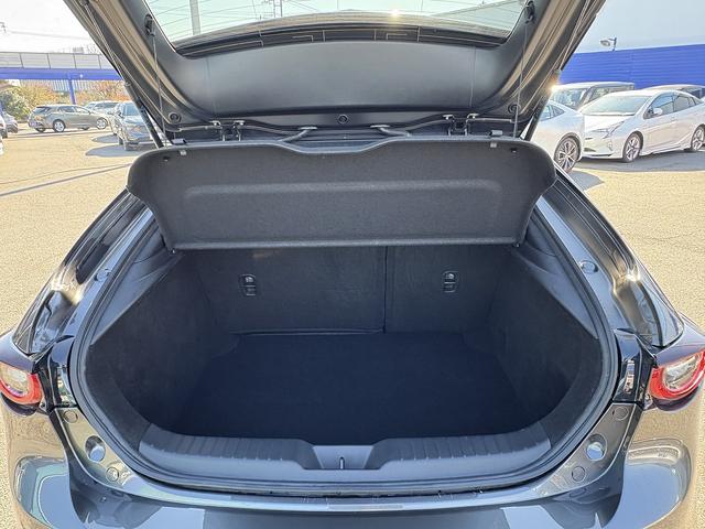 ＭＡＺＤＡ３ファストバック ２０Ｓ　ツーリング　ｉ－ＡＣＴＩＶＳＥＮＳＥ・フルセグナビ・全周囲カメラ・Ｃａｒｐｌａｙ・ＢＴオーディオ・ＨＤＭＩ・ワイヤレス充電・パワーシート・シート＆ステアヒーター・パドルシフト・革ステア・Ｃソナー・ＢＳＭ・１８ＡＷ（8枚目）