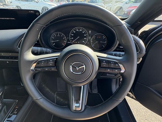 ＭＡＺＤＡ３ファストバック ２０Ｓ　ツーリング　ｉ－ＡＣＴＩＶＳＥＮＳＥ・フルセグナビ・全周囲カメラ・Ｃａｒｐｌａｙ・ＢＴオーディオ・ＨＤＭＩ・ワイヤレス充電・パワーシート・シート＆ステアヒーター・パドルシフト・革ステア・Ｃソナー・ＢＳＭ・１８ＡＷ（9枚目）