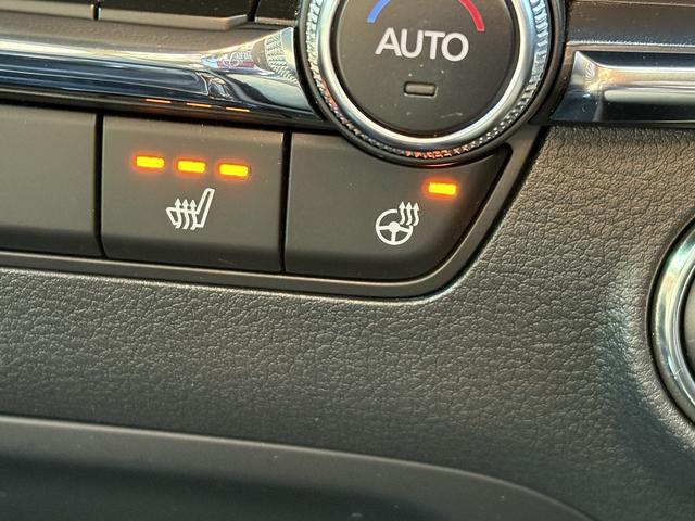 ＭＡＺＤＡ３ファストバック ２０Ｓ　ツーリング　ｉ－ＡＣＴＩＶＳＥＮＳＥ・フルセグナビ・全周囲カメラ・Ｃａｒｐｌａｙ・ＢＴオーディオ・ＨＤＭＩ・ワイヤレス充電・パワーシート・シート＆ステアヒーター・パドルシフト・革ステア・Ｃソナー・ＢＳＭ・１８ＡＷ（11枚目）