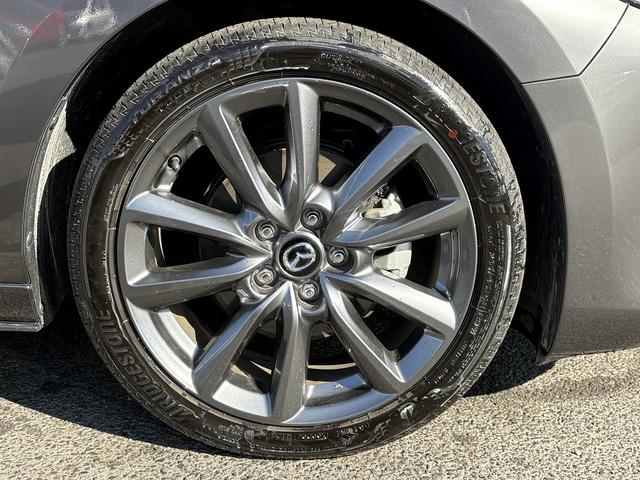 ＭＡＺＤＡ３ファストバック ２０Ｓ　ツーリング　ｉ－ＡＣＴＩＶＳＥＮＳＥ・フルセグナビ・全周囲カメラ・Ｃａｒｐｌａｙ・ＢＴオーディオ・ＨＤＭＩ・ワイヤレス充電・パワーシート・シート＆ステアヒーター・パドルシフト・革ステア・Ｃソナー・ＢＳＭ・１８ＡＷ（18枚目）