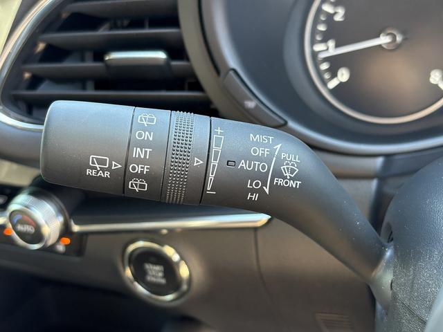 ＭＡＺＤＡ３ファストバック ２０Ｓ　ツーリング　ｉ－ＡＣＴＩＶＳＥＮＳＥ・フルセグナビ・全周囲カメラ・Ｃａｒｐｌａｙ・ＢＴオーディオ・ＨＤＭＩ・ワイヤレス充電・パワーシート・シート＆ステアヒーター・パドルシフト・革ステア・Ｃソナー・ＢＳＭ・１８ＡＷ（30枚目）