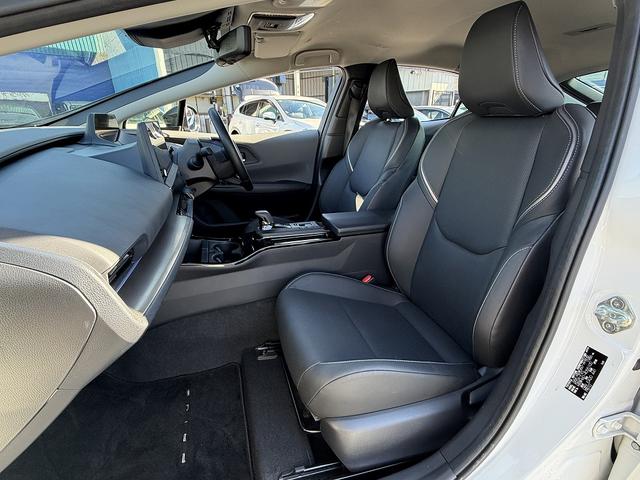 プリウス Z セーフティセンス・フルセグナビ・全周囲カメラ・Carplay・BTオーディオ・ETC2.0・デジタルミラー・パワーバックドア・パーキングアシスト・AC100V・Cソナー・BSM・RCTA・純正19AW(8枚目)
