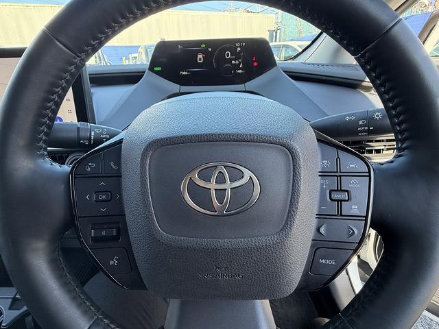 プリウス Z セーフティセンス・フルセグナビ・全周囲カメラ・Carplay・BTオーディオ・ETC2.0・デジタルミラー・パワーバックドア・パーキングアシスト・AC100V・Cソナー・BSM・RCTA・純正19AW(15枚目)