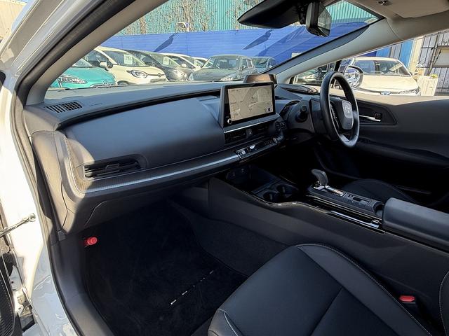 プリウス Z セーフティセンス・フルセグナビ・全周囲カメラ・Carplay・BTオーディオ・ETC2.0・デジタルミラー・パワーバックドア・パーキングアシスト・AC100V・Cソナー・BSM・RCTA・純正19AW(27枚目)