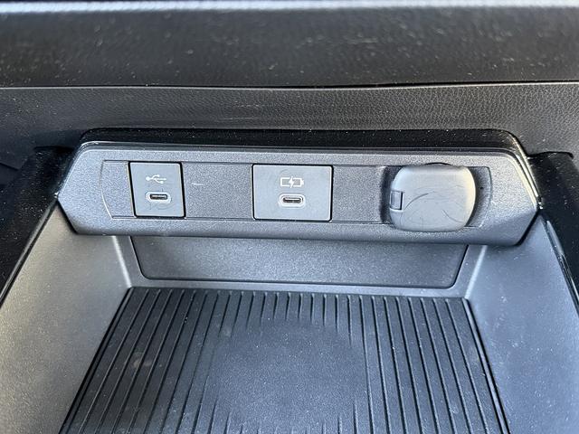 プリウス Z セーフティセンス・フルセグナビ・全周囲カメラ・Carplay・BTオーディオ・ETC2.0・デジタルミラー・パワーバックドア・パーキングアシスト・AC100V・Cソナー・BSM・RCTA・純正19AW(42枚目)