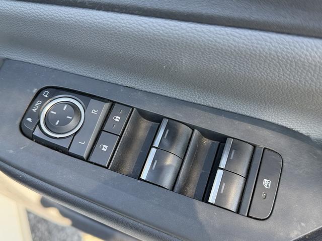 プリウス Z セーフティセンス・フルセグナビ・全周囲カメラ・Carplay・BTオーディオ・ETC2.0・デジタルミラー・パワーバックドア・パーキングアシスト・AC100V・Cソナー・BSM・RCTA・純正19AW(43枚目)