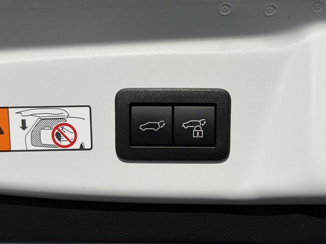 プリウス Z セーフティセンス・フルセグナビ・全周囲カメラ・Carplay・BTオーディオ・ETC2.0・デジタルミラー・パワーバックドア・パーキングアシスト・AC100V・Cソナー・BSM・RCTA・純正19AW(45枚目)