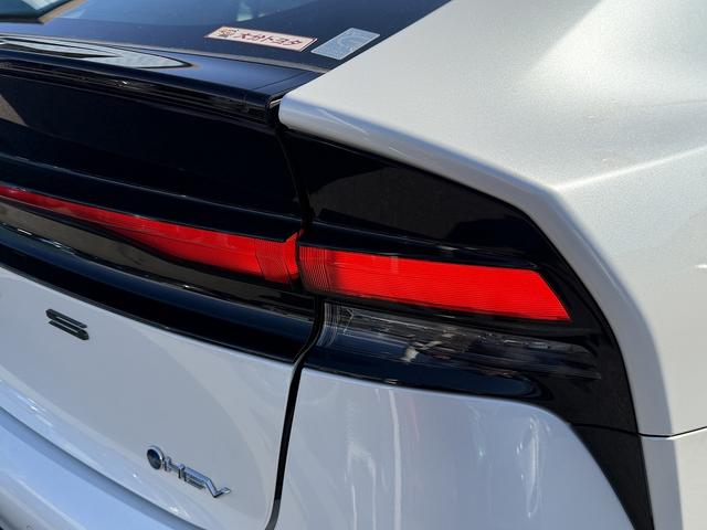 プリウス Z セーフティセンス・フルセグナビ・全周囲カメラ・Carplay・BTオーディオ・ETC2.0・デジタルミラー・パワーバックドア・パーキングアシスト・AC100V・Cソナー・BSM・RCTA・純正19AW(50枚目)