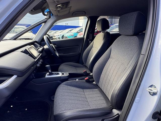 フィット e:HEVホーム ホンダセンシング・純正ナビ・バックカメラ・ETC・CD・BTオーディオ・USB・LEDヘッドライト・AUTOハイビーム・Cソナー・革ステア・ハーフレザー・フロアマット・ドアバイザー(8枚目)