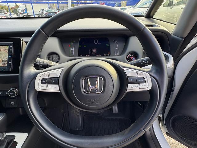 フィット e:HEVホーム ホンダセンシング・純正ナビ・バックカメラ・ETC・CD・BTオーディオ・USB・LEDヘッドライト・AUTOハイビーム・Cソナー・革ステア・ハーフレザー・フロアマット・ドアバイザー(12枚目)