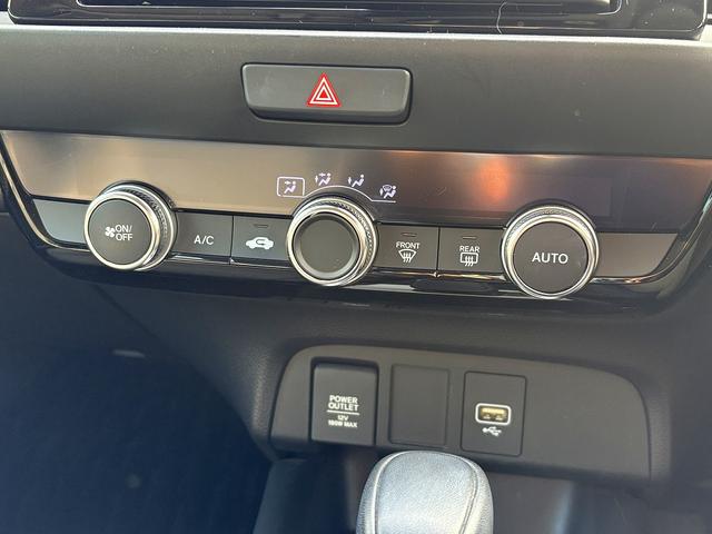 フィット e:HEVホーム ホンダセンシング・純正ナビ・バックカメラ・ETC・CD・BTオーディオ・USB・LEDヘッドライト・AUTOハイビーム・Cソナー・革ステア・ハーフレザー・フロアマット・ドアバイザー(13枚目)