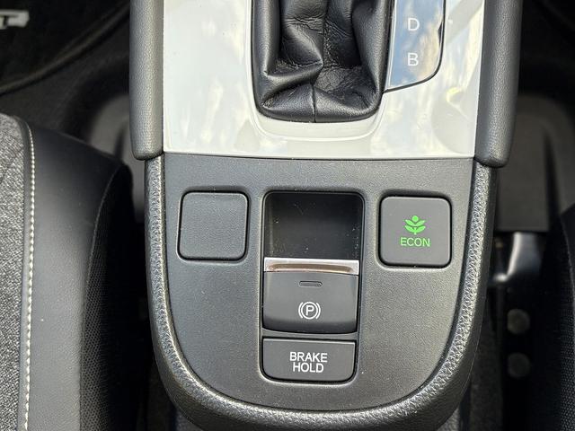 フィット e:HEVホーム ホンダセンシング・純正ナビ・バックカメラ・ETC・CD・BTオーディオ・USB・LEDヘッドライト・AUTOハイビーム・Cソナー・革ステア・ハーフレザー・フロアマット・ドアバイザー(15枚目)