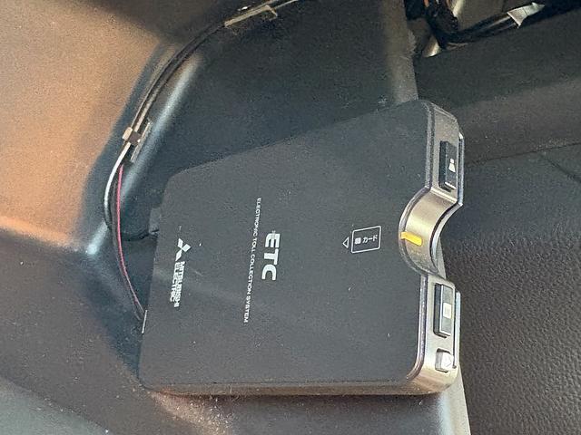 フィット e:HEVホーム ホンダセンシング・純正ナビ・バックカメラ・ETC・CD・BTオーディオ・USB・LEDヘッドライト・AUTOハイビーム・Cソナー・革ステア・ハーフレザー・フロアマット・ドアバイザー(16枚目)