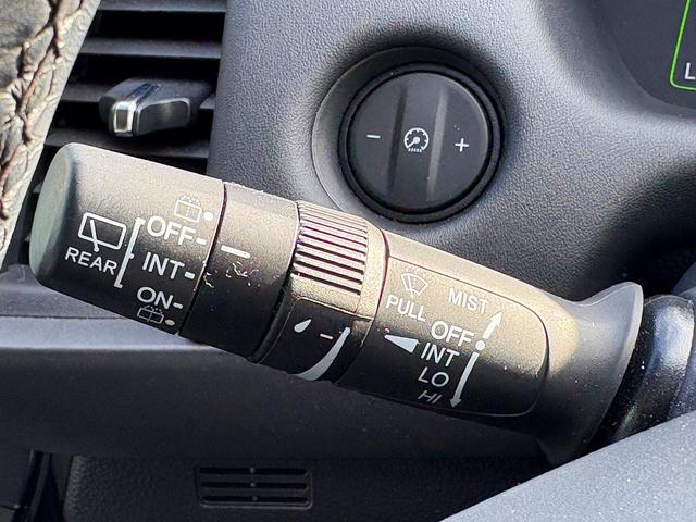 フィット e:HEVホーム ホンダセンシング・純正ナビ・バックカメラ・ETC・CD・BTオーディオ・USB・LEDヘッドライト・AUTOハイビーム・Cソナー・革ステア・ハーフレザー・フロアマット・ドアバイザー(31枚目)