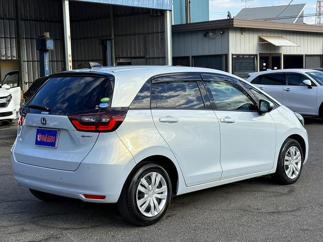 フィット e:HEVホーム ホンダセンシング・純正ナビ・バックカメラ・ETC・CD・BTオーディオ・USB・LEDヘッドライト・AUTOハイビーム・Cソナー・革ステア・ハーフレザー・フロアマット・ドアバイザー(43枚目)