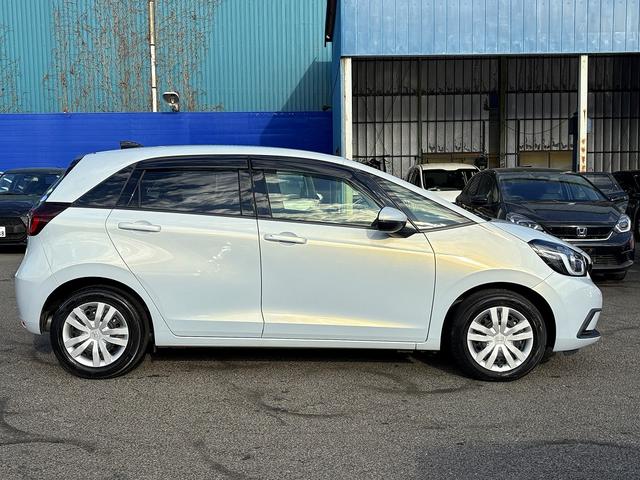 フィット e:HEVホーム ホンダセンシング・純正ナビ・バックカメラ・ETC・CD・BTオーディオ・USB・LEDヘッドライト・AUTOハイビーム・Cソナー・革ステア・ハーフレザー・フロアマット・ドアバイザー(44枚目)