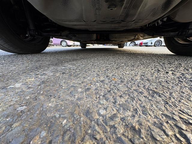 フィット e:HEVホーム ホンダセンシング・純正ナビ・バックカメラ・ETC・CD・BTオーディオ・USB・LEDヘッドライト・AUTOハイビーム・Cソナー・革ステア・ハーフレザー・フロアマット・ドアバイザー(53枚目)