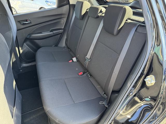 スイフトスポーツ ベースグレード　セーフティサポート・６ＭＴ・バックカメラ・Ｃａｒｐｌａｙ・ＥＴＣ・ＵＳＢ・シートヒーター・ＨＫＳマフラー・純正１７ＡＷ・Ｃソナー・ＢＳＭ・ＡＵＴＯハイビーム・スマートキー・革ステア・ドアバイザー（29枚目）