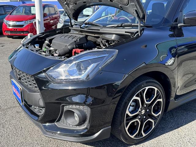 スイフトスポーツ ベースグレード　セーフティサポート・６ＭＴ・バックカメラ・Ｃａｒｐｌａｙ・ＥＴＣ・ＵＳＢ・シートヒーター・ＨＫＳマフラー・純正１７ＡＷ・Ｃソナー・ＢＳＭ・ＡＵＴＯハイビーム・スマートキー・革ステア・ドアバイザー（65枚目）