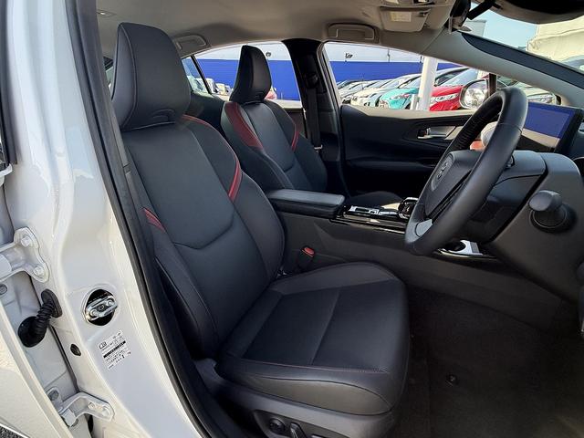 プリウス Z セーフティセンス・12.3型フルセグナビ・全周囲カメラ・BTオーディオ・Carplay・ETC2.0・ステアヒーター・Cソナー・BSM・RCTA・パーキングアシスト・AC100V電源・純正19AW(6枚目)