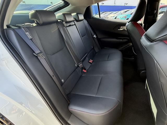 プリウス Z セーフティセンス・12.3型フルセグナビ・全周囲カメラ・BTオーディオ・Carplay・ETC2.0・ステアヒーター・Cソナー・BSM・RCTA・パーキングアシスト・AC100V電源・純正19AW(7枚目)