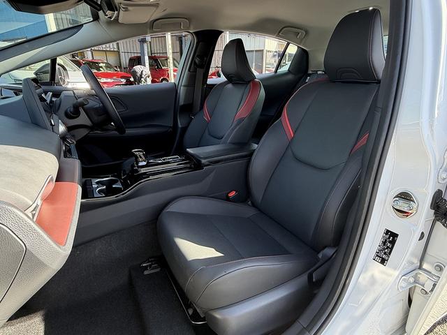 プリウス Z セーフティセンス・12.3型フルセグナビ・全周囲カメラ・BTオーディオ・Carplay・ETC2.0・ステアヒーター・Cソナー・BSM・RCTA・パーキングアシスト・AC100V電源・純正19AW(8枚目)