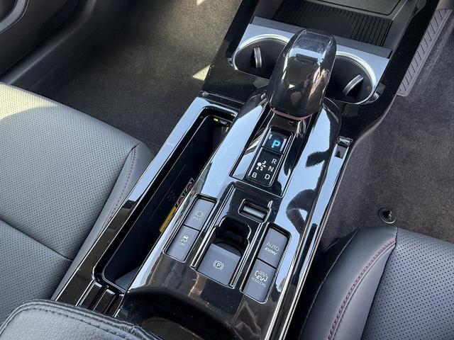 プリウス Z セーフティセンス・12.3型フルセグナビ・全周囲カメラ・BTオーディオ・Carplay・ETC2.0・ステアヒーター・Cソナー・BSM・RCTA・パーキングアシスト・AC100V電源・純正19AW(12枚目)