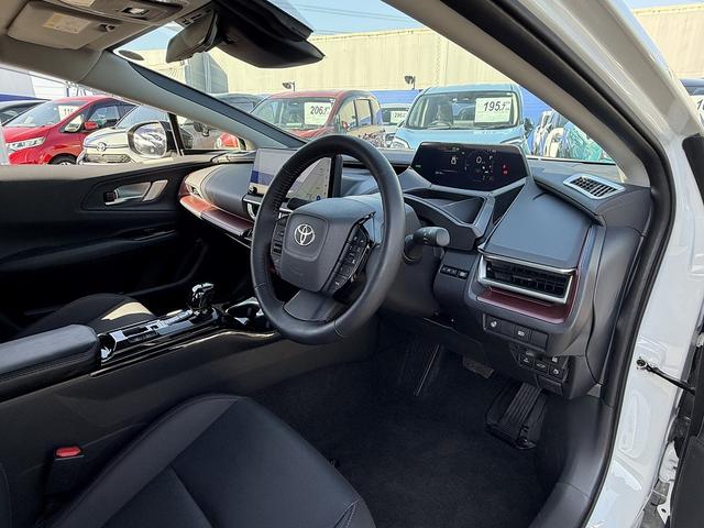 プリウス Z セーフティセンス・12.3型フルセグナビ・全周囲カメラ・BTオーディオ・Carplay・ETC2.0・ステアヒーター・Cソナー・BSM・RCTA・パーキングアシスト・AC100V電源・純正19AW(26枚目)
