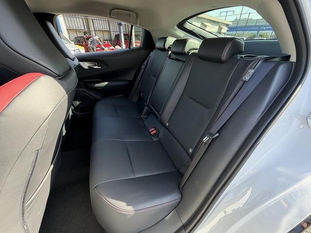 プリウス Z セーフティセンス・12.3型フルセグナビ・全周囲カメラ・BTオーディオ・Carplay・ETC2.0・ステアヒーター・Cソナー・BSM・RCTA・パーキングアシスト・AC100V電源・純正19AW(29枚目)