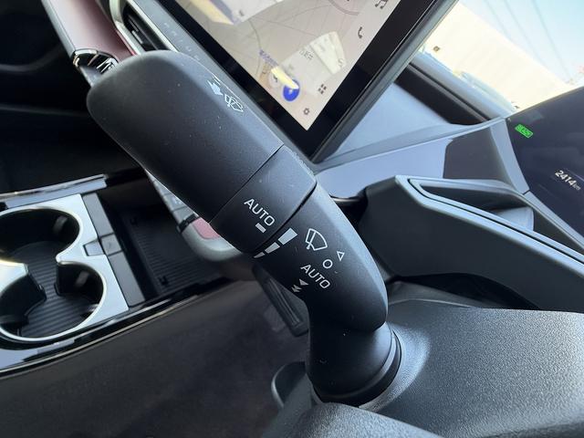 プリウス Z セーフティセンス・12.3型フルセグナビ・全周囲カメラ・BTオーディオ・Carplay・ETC2.0・ステアヒーター・Cソナー・BSM・RCTA・パーキングアシスト・AC100V電源・純正19AW(35枚目)