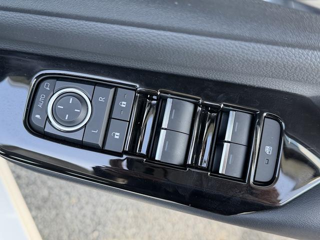 プリウス Z セーフティセンス・12.3型フルセグナビ・全周囲カメラ・BTオーディオ・Carplay・ETC2.0・ステアヒーター・Cソナー・BSM・RCTA・パーキングアシスト・AC100V電源・純正19AW(40枚目)