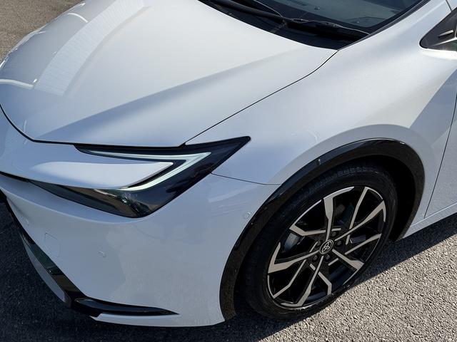 プリウス Z セーフティセンス・12.3型フルセグナビ・全周囲カメラ・BTオーディオ・Carplay・ETC2.0・ステアヒーター・Cソナー・BSM・RCTA・パーキングアシスト・AC100V電源・純正19AW(62枚目)