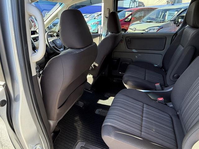 フリードハイブリッド ハイブリッド・Ｇホンダセンシング　１オーナー・ホンダセンシング・両側パワースライド・フルセグナビ・ＥＴＣ・バックカメラ・ＢＴオーディオ・ＬＥＤヘッドライト・ＡＵＴＯライト・スマートキー・ドアバイザー・フロアマット（13枚目）