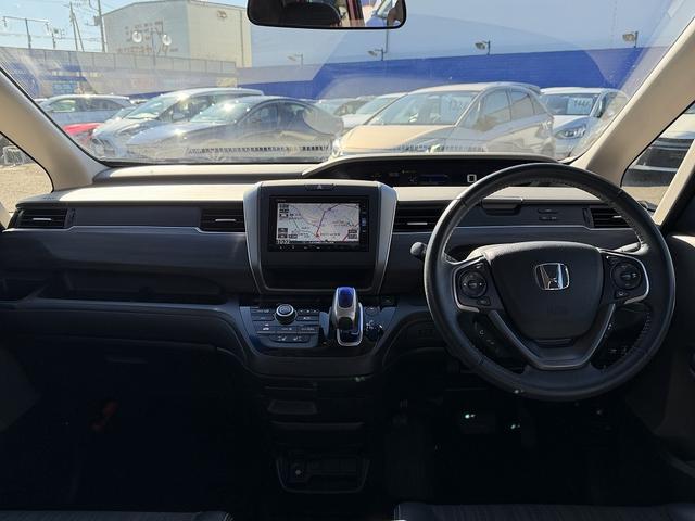 フリード+ハイブリッド ハイブリッドEX 両Pスライド・フルセグナビ・Bカメラ・BTオーディオ・ACC・LKA・LEDライト・ハーフレザー・シートヒーター・ETC・本革ステア・ミラーウィンカー・プライバシーガラス・ドアバイザー(5枚目)