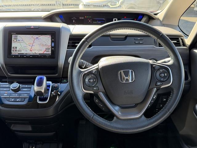 フリード+ハイブリッド ハイブリッドEX 両Pスライド・フルセグナビ・Bカメラ・BTオーディオ・ACC・LKA・LEDライト・ハーフレザー・シートヒーター・ETC・本革ステア・ミラーウィンカー・プライバシーガラス・ドアバイザー(6枚目)