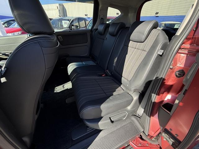 フリード+ハイブリッド ハイブリッドEX 両Pスライド・フルセグナビ・Bカメラ・BTオーディオ・ACC・LKA・LEDライト・ハーフレザー・シートヒーター・ETC・本革ステア・ミラーウィンカー・プライバシーガラス・ドアバイザー(13枚目)