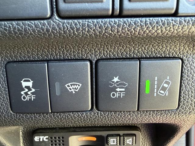 フリード+ハイブリッド ハイブリッドEX 両Pスライド・フルセグナビ・Bカメラ・BTオーディオ・ACC・LKA・LEDライト・ハーフレザー・シートヒーター・ETC・本革ステア・ミラーウィンカー・プライバシーガラス・ドアバイザー(27枚目)