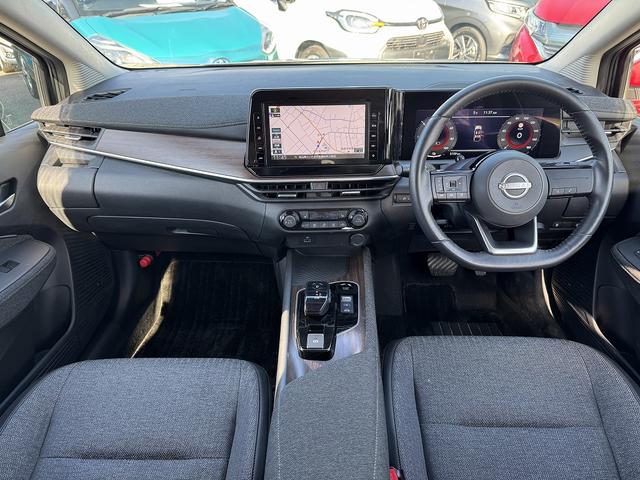 全方位運転支援システム・フルセグナビ・全周囲カメラ・ＢＴオーディオ・ＵＳＢ・シート＆ステアヒーター・ハーフレザー・デジタルミラー・Ｃソナー・ＢＳＭ・ＡＵＴＯハイビーム・純正１７ＡＷ