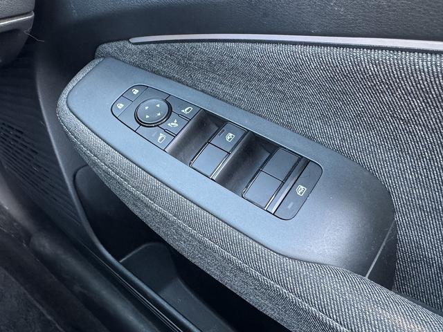 全方位運転支援システム・フルセグナビ・全周囲カメラ・ＢＴオーディオ・ＵＳＢ・シート＆ステアヒーター・ハーフレザー・デジタルミラー・Ｃソナー・ＢＳＭ・ＡＵＴＯハイビーム・純正１７ＡＷ