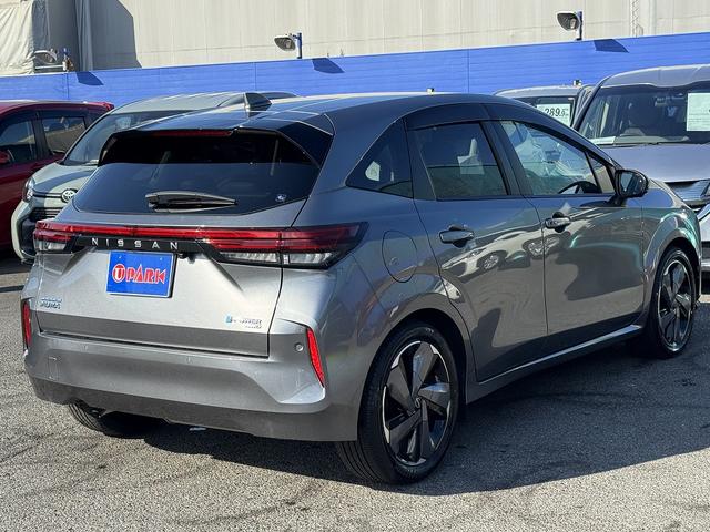 全方位運転支援システム・フルセグナビ・全周囲カメラ・ＢＴオーディオ・ＵＳＢ・シート＆ステアヒーター・ハーフレザー・デジタルミラー・Ｃソナー・ＢＳＭ・ＡＵＴＯハイビーム・純正１７ＡＷ