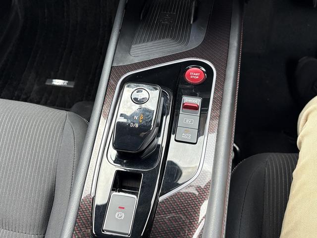 オーラ ニスモ　全周囲カメラ・フルセグナビ・ＢＴオーディオ・ＬＥＤライト・ＡＣＣ・ＬＫＡ・ＡＨＢ・ＢＳＭ・Ｃソナー・ＥＴＣ２．０・ＵＳＢ・デジタルミラー・シートヒーター・本革ステア・プライバシーガラス（22枚目）