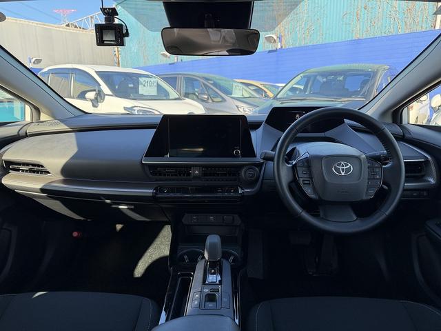 プリウス Ｇ　セーフティセンス・ディスプレイオーディオ・フルセグナビ・バックカメラ・ＥＴＣ２．０・Ｃａｒｐｌａｙ・ＢＴオーディオ・シートヒーター・Ｃソナー・ＢＳＭ・ＲＣＴＡ・ＡＵＴＯハイビーム・純正１９ＡＷ（5枚目）