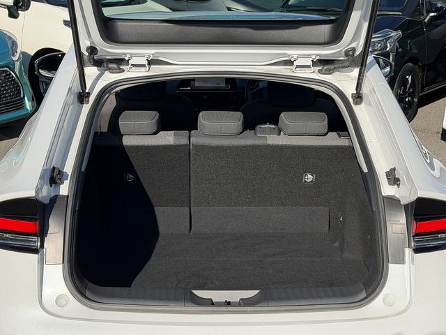 プリウス Ｇ　セーフティセンス・ディスプレイオーディオ・フルセグナビ・バックカメラ・ＥＴＣ２．０・Ｃａｒｐｌａｙ・ＢＴオーディオ・シートヒーター・Ｃソナー・ＢＳＭ・ＲＣＴＡ・ＡＵＴＯハイビーム・純正１９ＡＷ（9枚目）